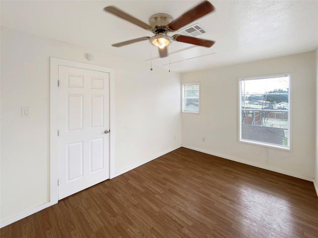 4815 8th Street, Bacliff, TX 77518
