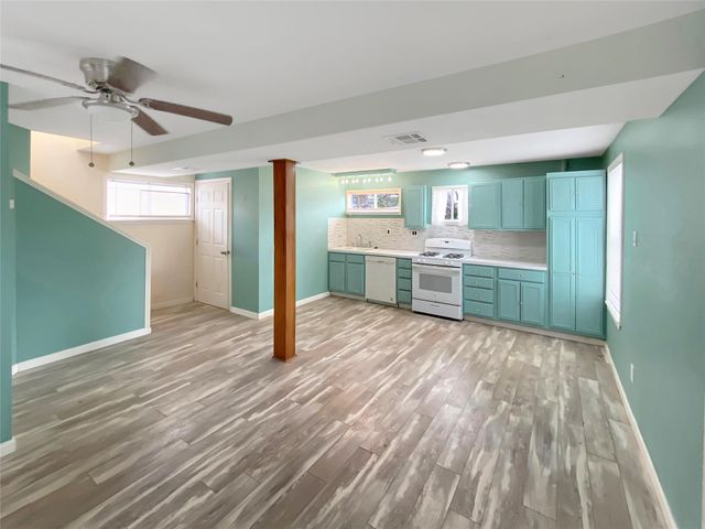 4815 8th Street, Bacliff, TX 77518