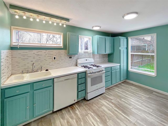 4815 8th Street, Bacliff, TX 77518