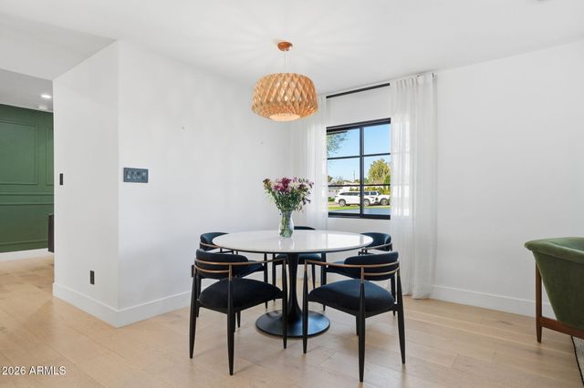 3901 E WELDON Avenue, Phoenix, AZ 85018