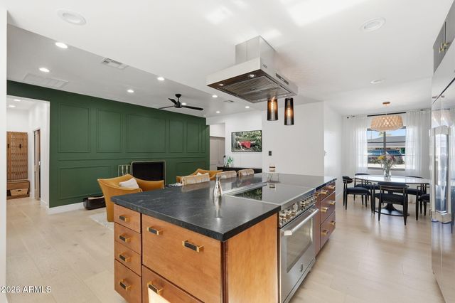 3901 E WELDON Avenue, Phoenix, AZ 85018