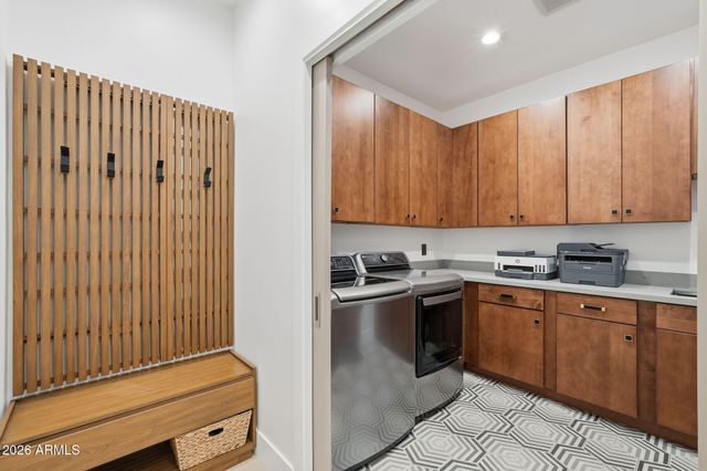 3901 E WELDON Avenue, Phoenix, AZ 85018