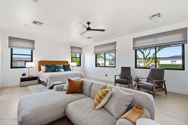 3901 E WELDON Avenue, Phoenix, AZ 85018