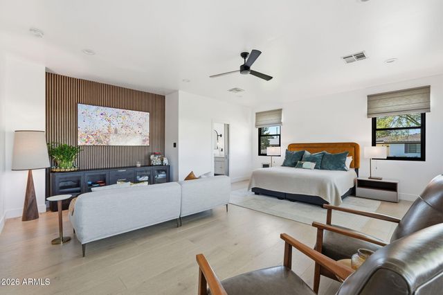 3901 E WELDON Avenue, Phoenix, AZ 85018