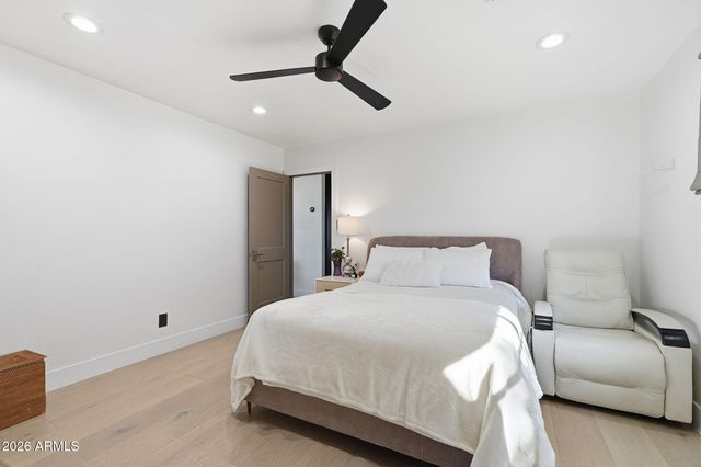 3901 E WELDON Avenue, Phoenix, AZ 85018