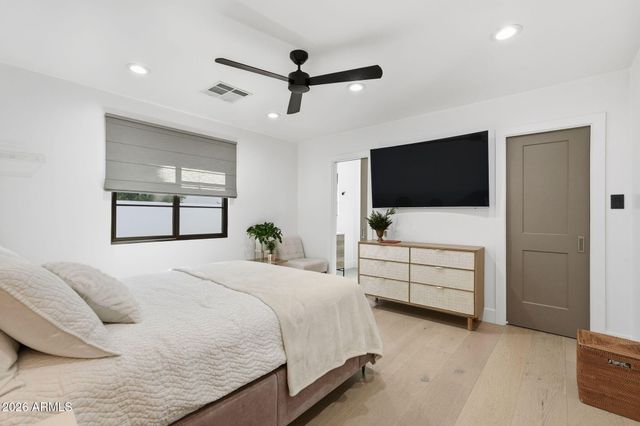 3901 E WELDON Avenue, Phoenix, AZ 85018