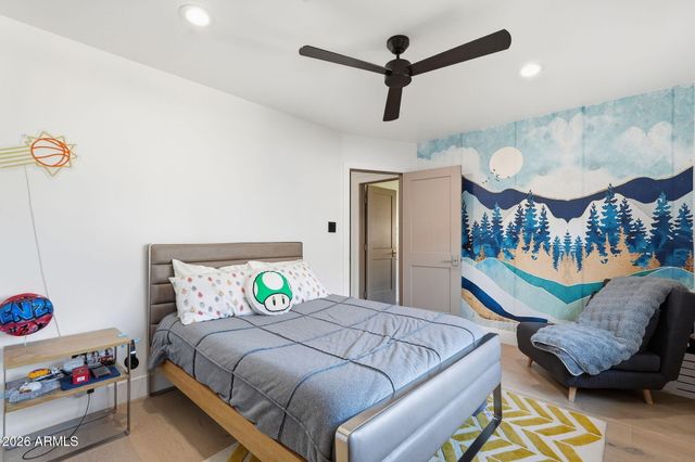 3901 E WELDON Avenue, Phoenix, AZ 85018