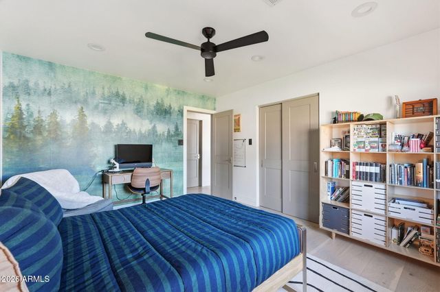 3901 E WELDON Avenue, Phoenix, AZ 85018