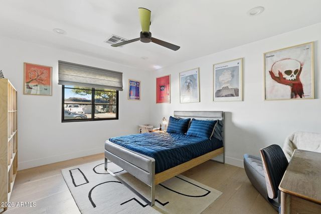 3901 E WELDON Avenue, Phoenix, AZ 85018