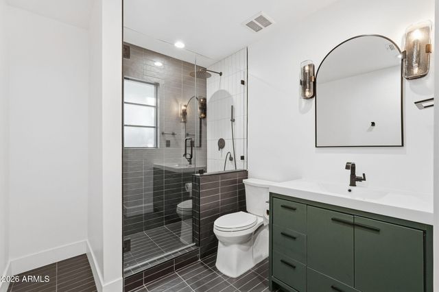 3901 E WELDON Avenue, Phoenix, AZ 85018