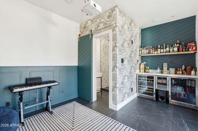 3901 E WELDON Avenue, Phoenix, AZ 85018