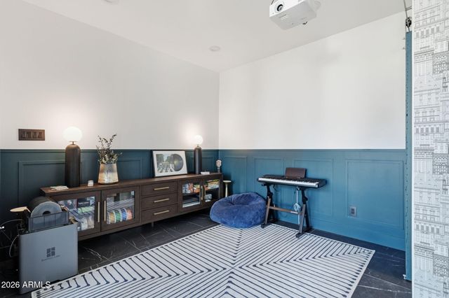 3901 E WELDON Avenue, Phoenix, AZ 85018