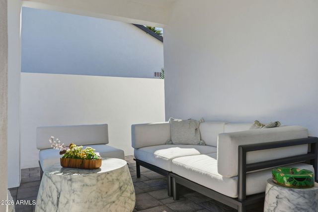 3901 E WELDON Avenue, Phoenix, AZ 85018