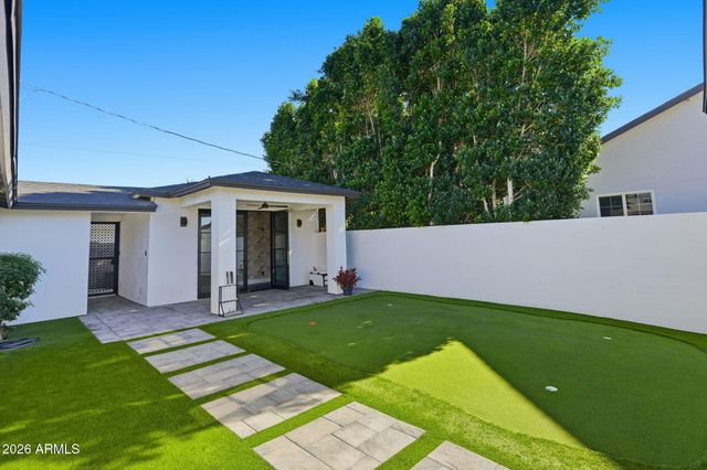 3901 E WELDON Avenue, Phoenix, AZ 85018