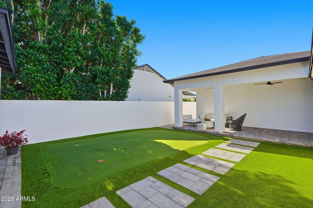 3901 E WELDON Avenue, Phoenix, AZ 85018