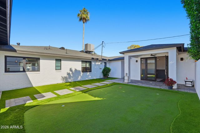 3901 E WELDON Avenue, Phoenix, AZ 85018