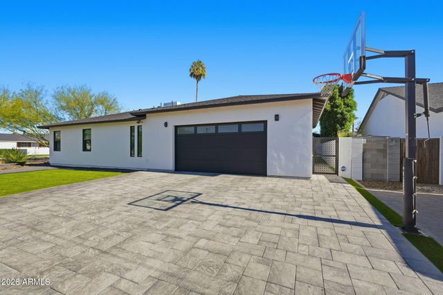 3901 E WELDON Avenue, Phoenix, AZ 85018