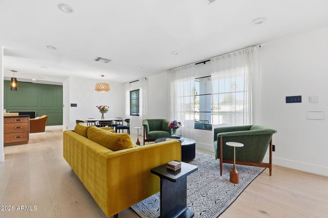 3901 E WELDON Avenue, Phoenix, AZ 85018