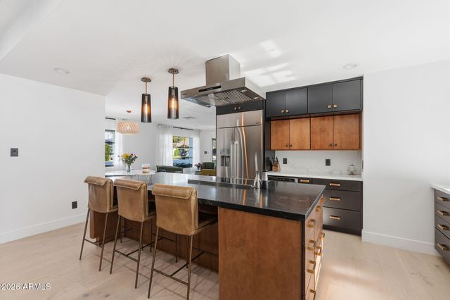 3901 E WELDON Avenue, Phoenix, AZ 85018