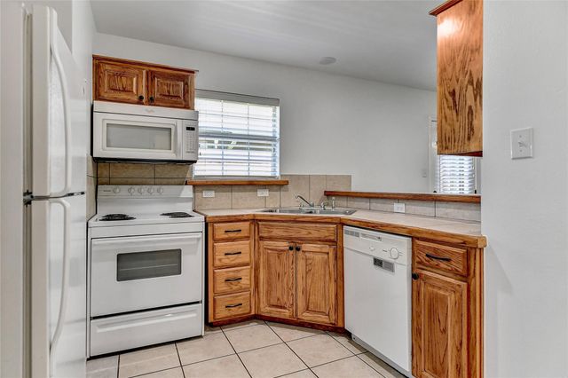 1018 W Coffin Street 102, Denison, TX 75020