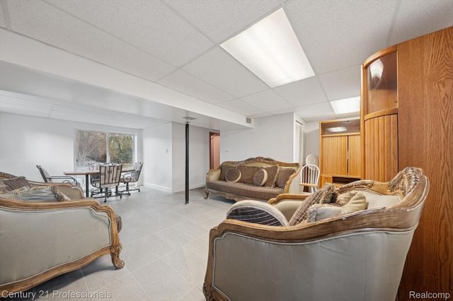 1268 Amarillo Street, Wolverine Lake Village, MI 48390