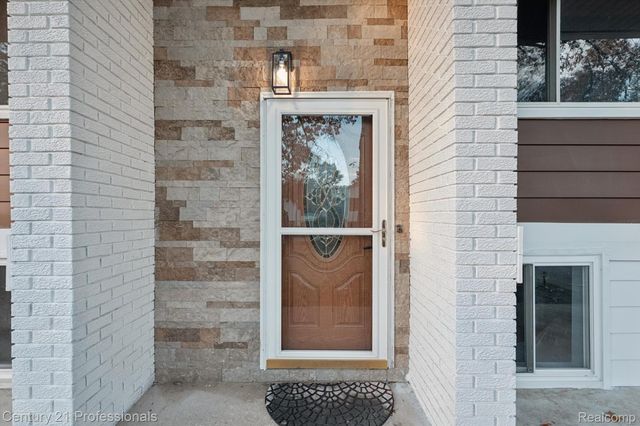 1268 Amarillo Street, Wolverine Lake Village, MI 48390