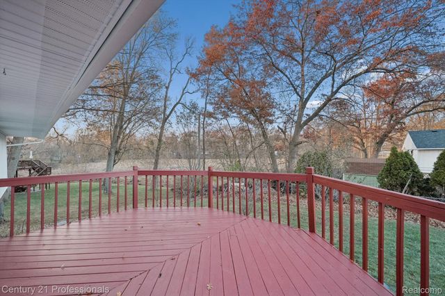 1268 Amarillo Street, Wolverine Lake Village, MI 48390