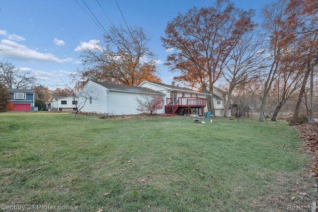 1268 Amarillo Street, Wolverine Lake Village, MI 48390