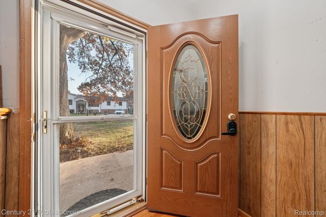 1268 Amarillo Street, Wolverine Lake Village, MI 48390