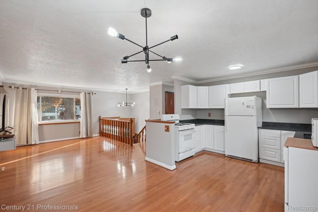 1268 Amarillo Street, Wolverine Lake Village, MI 48390