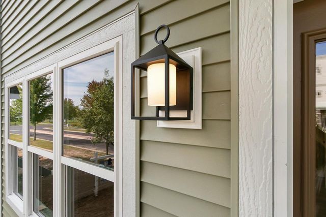 2811 Crinkle Root Drive, Fitchburg, WI 53711