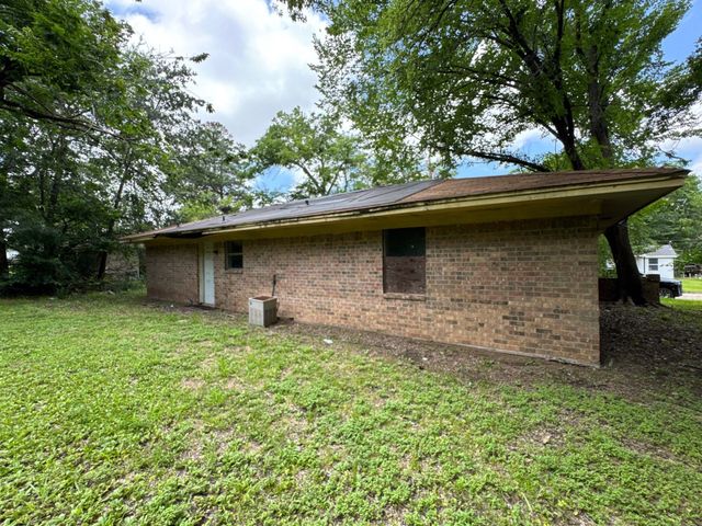 321 Beckham Street W, Sulphur Springs, TX 75482