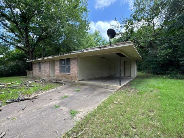 321 Beckham Street W, Sulphur Springs, TX 75482