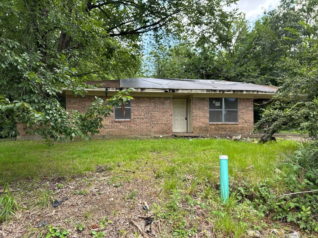 321 Beckham Street W, Sulphur Springs, TX 75482