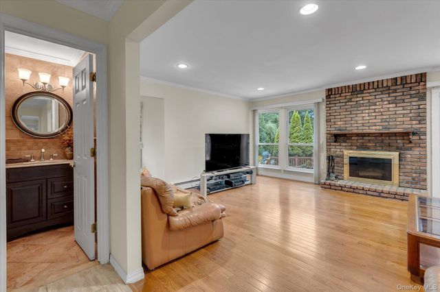 17 Calumet Drive, Dix Hills, NY 11746