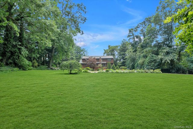 17 Calumet Drive, Dix Hills, NY 11746