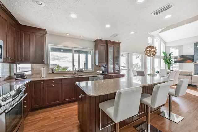 1335 Edwards Drive, Dickinson, TX 77539