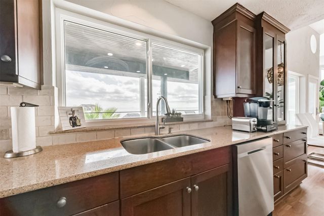 1335 Edwards Drive, Dickinson, TX 77539