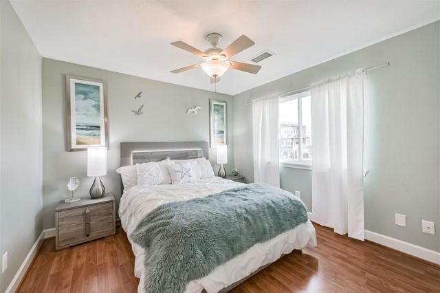 1335 Edwards Drive, Dickinson, TX 77539