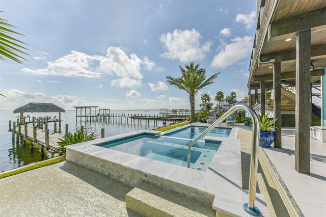 1335 Edwards Drive, Dickinson, TX 77539