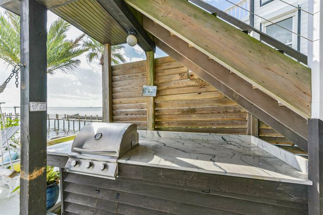 1335 Edwards Drive, Dickinson, TX 77539