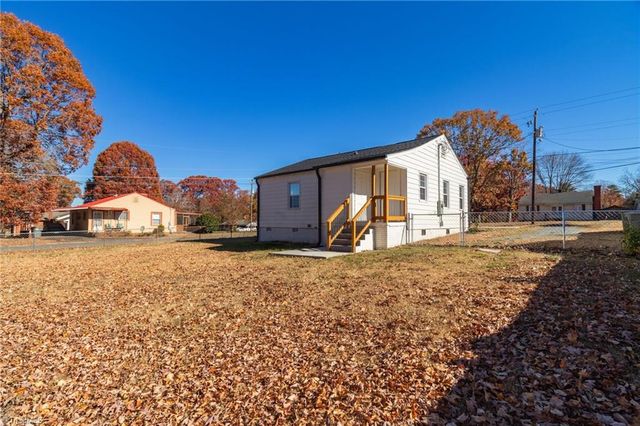 1002 Cliff Road, Asheboro, NC 27205