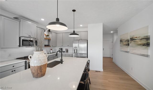 2963 McIntosh Drive NE, Louisville, OH 44641