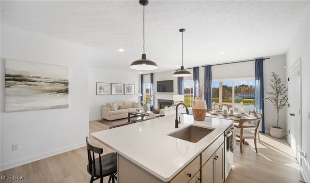 2963 McIntosh Drive NE, Louisville, OH 44641