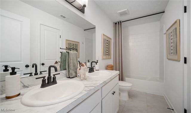 2963 McIntosh Drive NE, Louisville, OH 44641