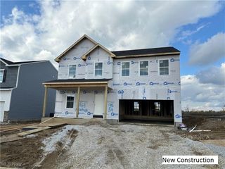 2963 McIntosh Drive NE, Louisville, OH 44641