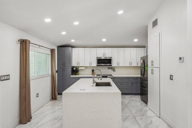 2001 N 22ND Avenue, Hollywood, FL 33020