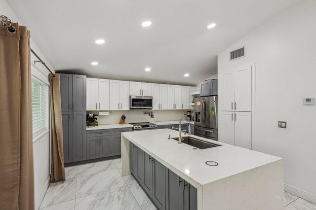 2001 N 22ND Avenue, Hollywood, FL 33020