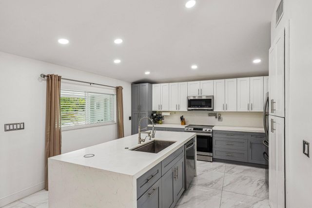 2001 N 22ND Avenue, Hollywood, FL 33020