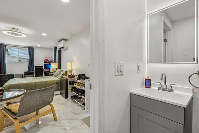 2001 N 22ND Avenue, Hollywood, FL 33020